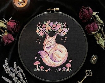 Patrón de punto de cruz de zorro encantado en PDF para decoración cottagecore oscura, un regalo artesanal original.