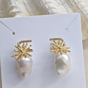 Pendientes de perlas barrocas, pendientes de perlas doradas con efecto fuegos artificiales, pendientes de perlas llamativos, joyería elegante hecha a mano, 3 cm (1,18 pulgadas)