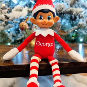 El país de las maravillas de los elfos, los pequeños ayudantes de Papá Noel. Duendes navideños. Variedad de personajes, opciones personalizables.