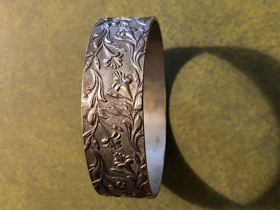 Lily pattern silver tone bangle - image 1