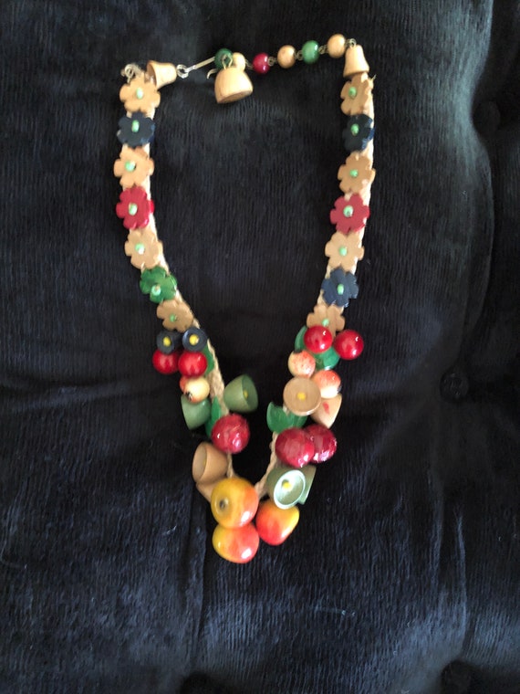 1950s wood fruit and flowers necklace