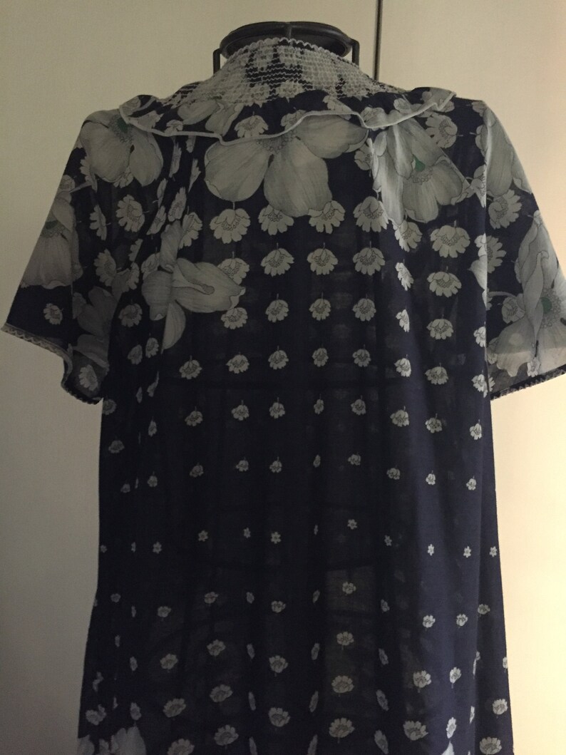 1960/'s mid summer white garden print light robe