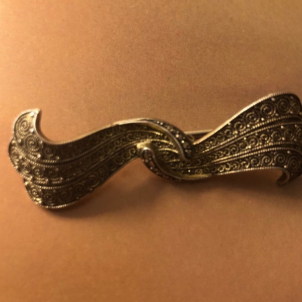 Beautiful Theodor Fahrner sterling banner pin