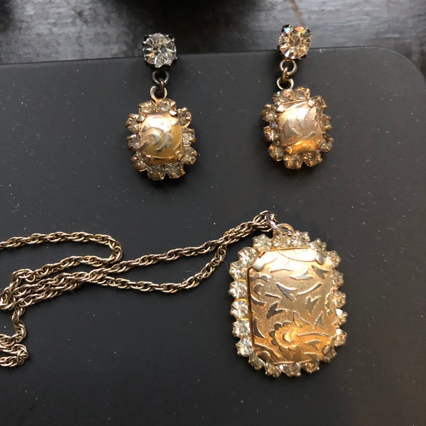 1930s/1940s etched gold tone lozenge with rhinestones necklace and earrings