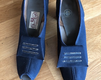 1930s/1940s navy blue cloth covered heels