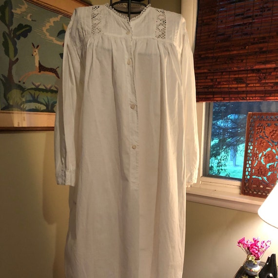 1940s Victorian-style white cotton nightgown