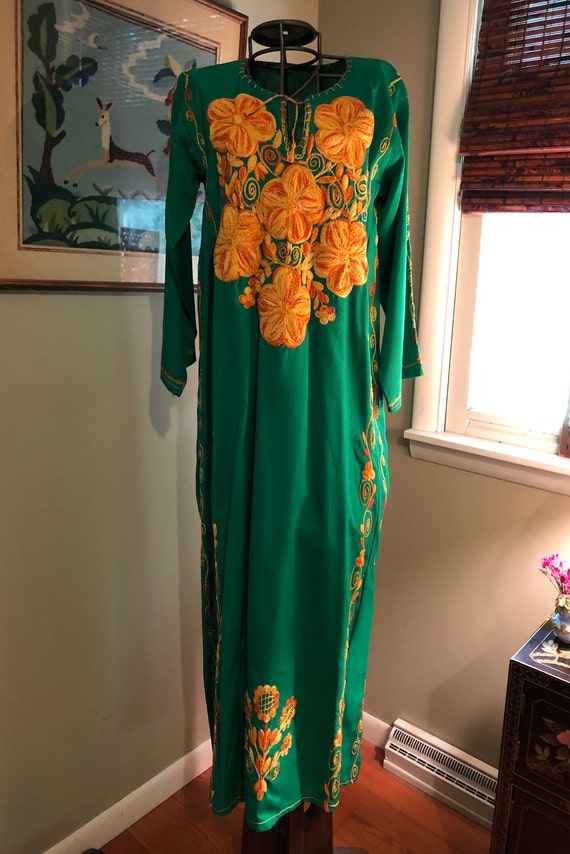 1960s embroidered green caftan - image 2