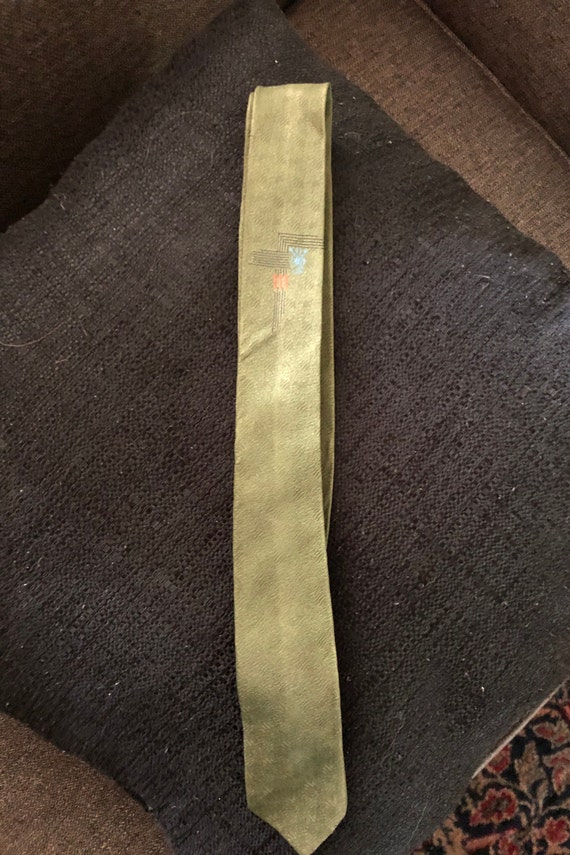 Late 1950s/early 1960s narrow olive green tie with