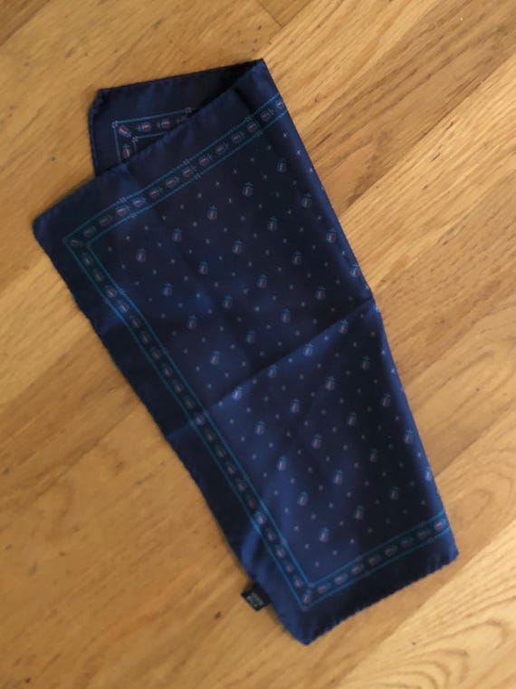 Shield pattern silk pocket square - image 6