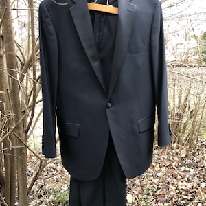Men’s beautifully made Hart,Schaffner and Marx tuxedo