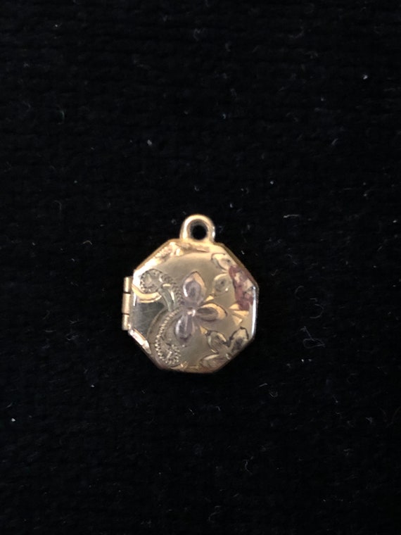1940s tiny octagonal gold filled locket - image 1