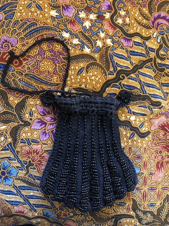 1920s black beaded and crochet bag