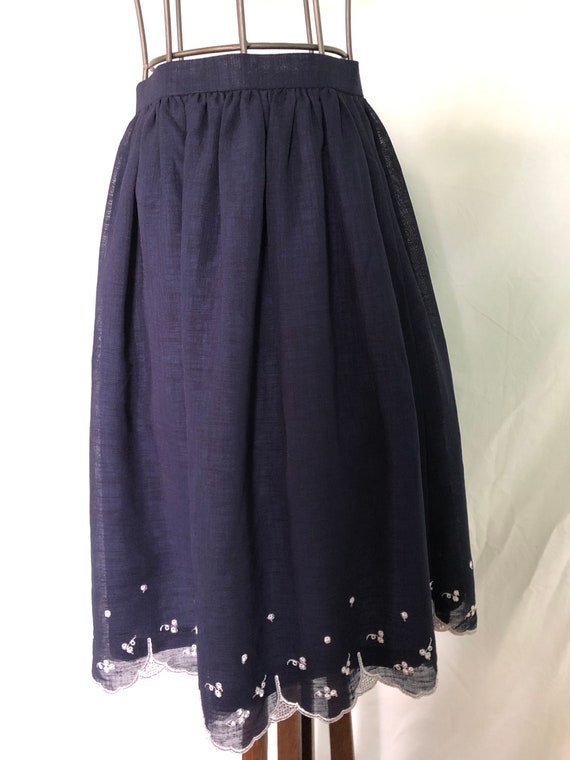 1970s navy blue gathered skirt with eyelet border