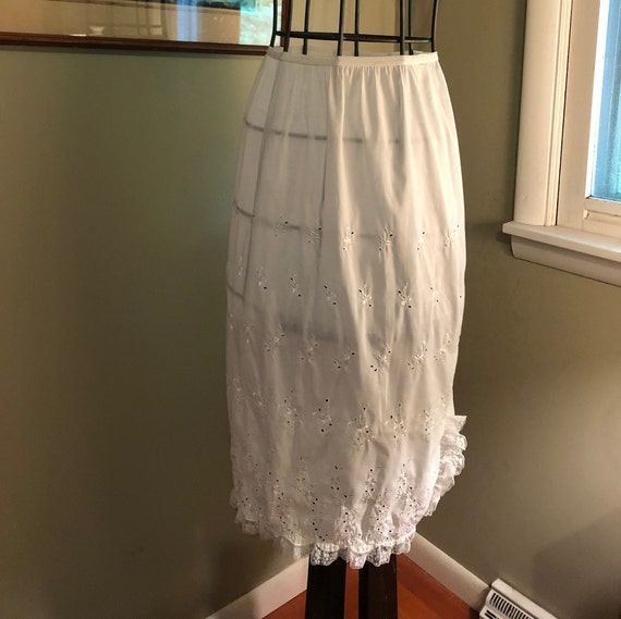 1950s white eyelet half slip