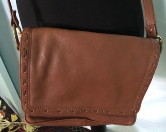 1990s Italian caramel leather shoulder bag