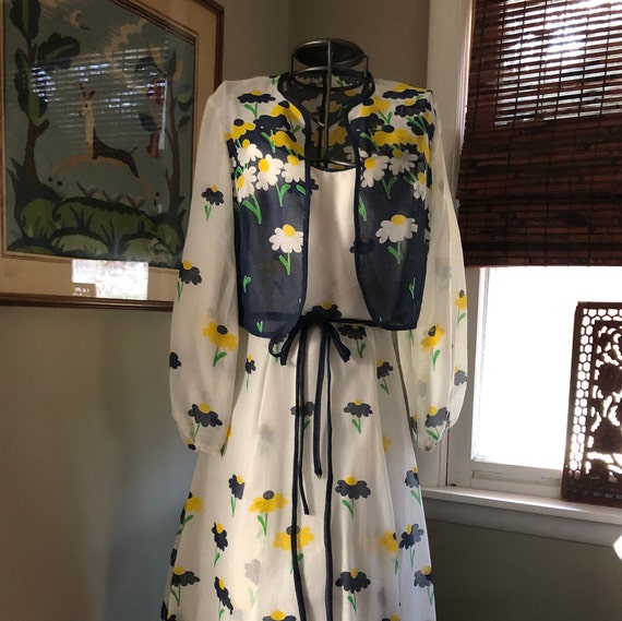 Late 1960s/early 1970s daisy print voile maxi dres