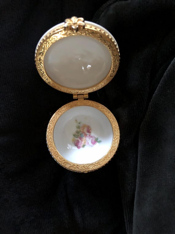 Sweet cherub pattern ceramic trinket box - image 4