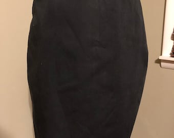 1950s straight black skirt with pockets and back buckle