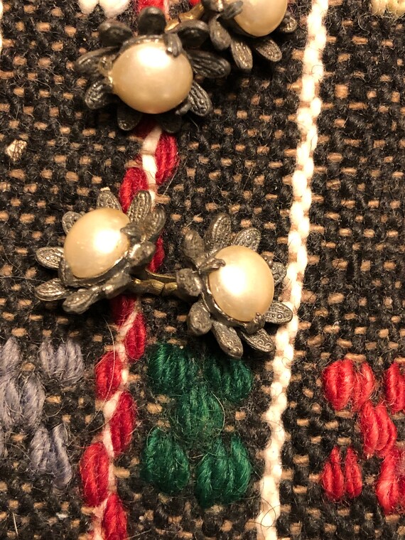 1940s pearl center flower cuff links and studs - image 6