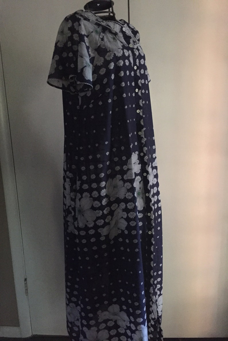 1960/'s mid summer white garden print light robe