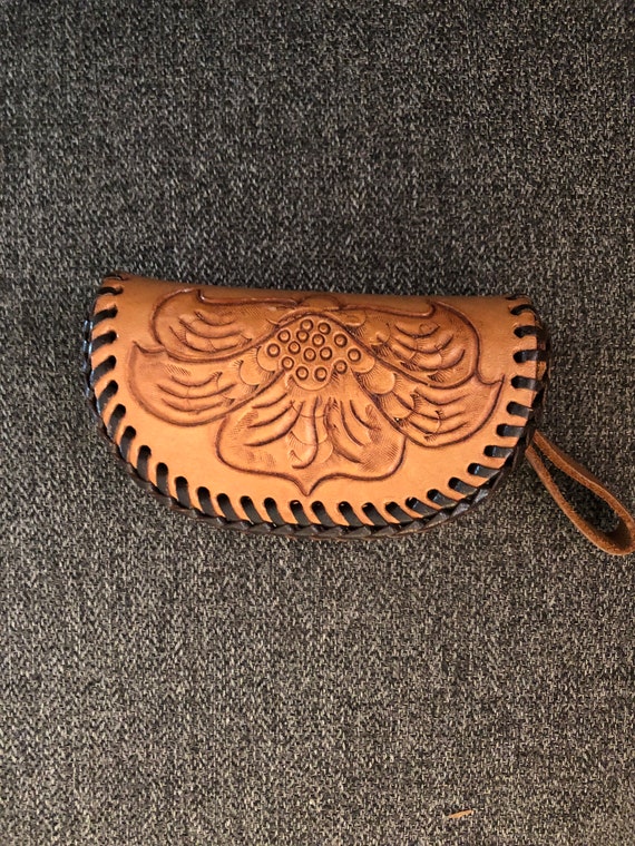 1950s Mexican hand tooled mezza luna coin purse - image 1