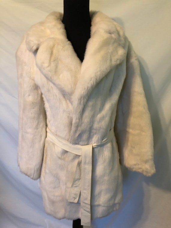 Late 1960s/early 1970s Lilli Ann white faux fur wr