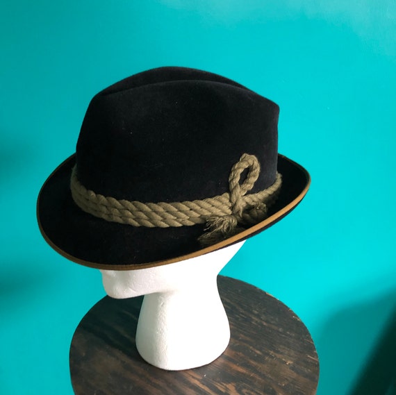 1940s/1950s black velour fedora