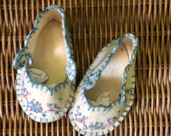 1950s embroidered felt baby shoes