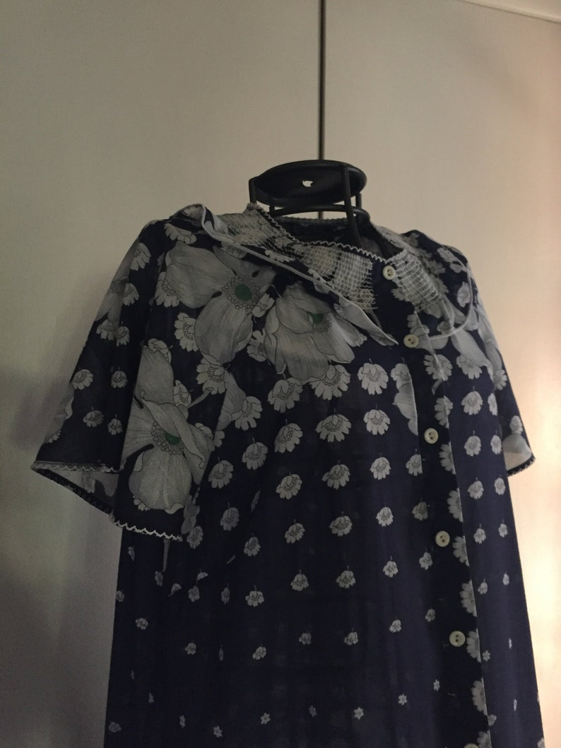 1960/'s mid summer white garden print light robe