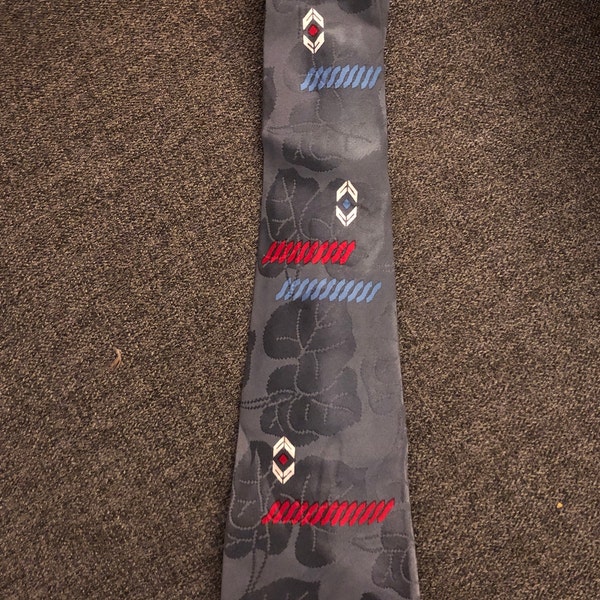 1950s Japanese grey jacquard leaf pattern necktie with red and blue accents