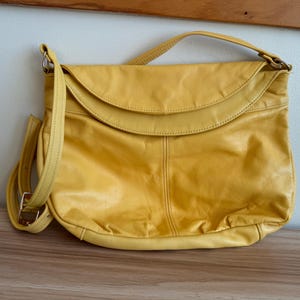 Vintage 1980s Toni Yellow Gold Shoulder/Clutch Genuine Leather Handbag