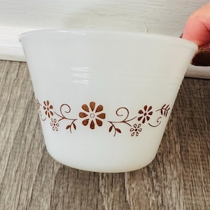 Vintage 1960-tals vitt mjölkglas Dynaware brun prästkrage dippskål/ramekin/vaniljsåskopp