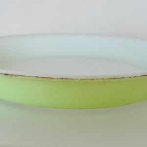 Vintage 1960s Pyrex Lime Green Pie/Baking Round Glass Dish