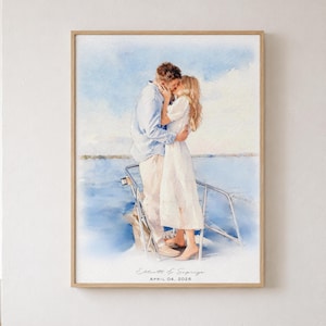 Könnte beinhalten: Ein gerahmter Aquarelldruck, der zwei Personen zeigt, die sich auf einem Bootsdeck küssen. Die Person links trägt ein hellblaues Hemd und eine beigefarbene Hose, die andere ein weißes Kleid. Der Text lautet Elliott & Sophia, 04. APRIL 2026.