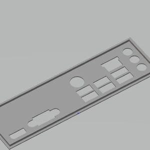 Könnte beinhalten: Eine graue Rückwand einer Computer-Hauptplatine mit verschiedenen rechteckigen und kreisförmigen Aussparungen für Anschlüsse und Steckverbinder. Die Platte hat eine rechteckige Form mit einem erhöhten Rand.