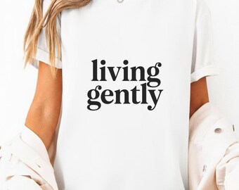 Sudadera gráfica: Diseño Living Gently - Mezcla de algodón acogedora