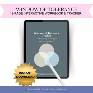Op de afbeelding: Een digitale tablet toont het werkboek "Window of Tolerance Tracker". De omslag heeft overlappende cirkels in grijs, geel en blauw. Een gouden sterburst-afbeelding leest "Direct downloaden". De tekst "12-PAGE INTERACTIVE WORKBOOK & TRACKER" staat bovenaan.