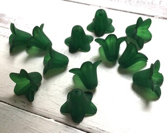 Dark Green Lucite Lily Beads, 18mm Green Lucite Flower Bead, Deep Green Lily Bead, Irish Green, Green Lucite Lily Bead, Green Flower Bead