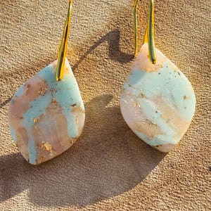 Boucles D'oreilles Pendantes Goutte D'eau - Acétate Marbré Bleu Et Cristal - Avec Pochette Cadeau