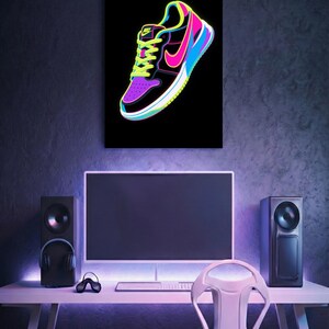 Impresión artística de zapatillas de neón - Póster de zapatillas deportivas vibrantes - Decoración de pared de zapatillas de arte pop - Arte atrevido para habitaciones de adolescentes imagen 4
