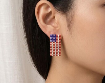 Pendientes con la bandera estadounidense engastada en piedras - Pendientes patrióticos de cristal con forma de bandera - Pendientes con pedrería brillante