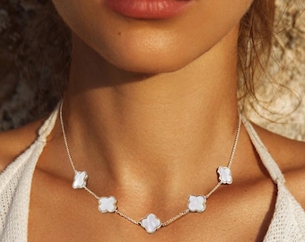 Collar con colgante de trébol de cuatro hojas de nácar bañado en oro - Collar de trébol - Cadena delicada para combinar