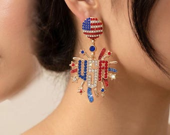 Pendientes colgantes con diseño de fuegos artificiales y la bandera de EE. UU. / Joyería patriótica con esmalte y piedras engastadas