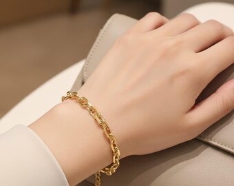 Pulsera de cadena de eslabones gruesos bañada en oro de 18 quilates: accesorio moderno y llamativo para el día a día.