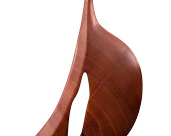 Escultura de velero de madera tallada de estilo moderno de mediados de siglo, arte abstracto en madera de 9 pulgadas.