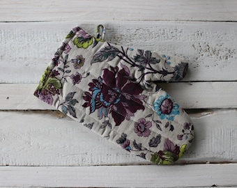 Kitchen glove with Flower print, Linen Glove Christmas gift for the cook or baker, flower lovers kitchen glove