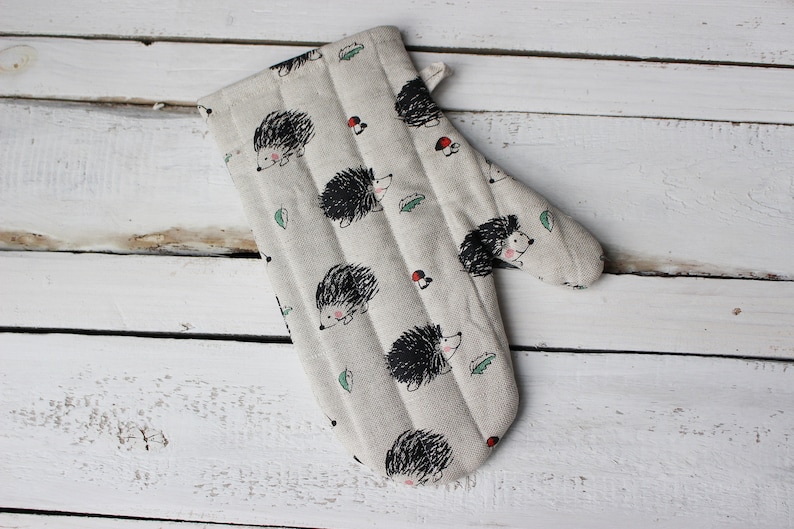 Mother/'s day gift for baker Linen Glove for him Kitchen accessories for her Easter gift for the cook Kitchen gloves with Hedgehog