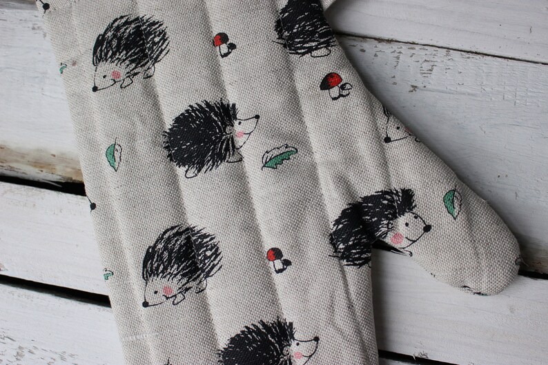 Mother/'s day gift for baker Linen Glove for him Kitchen accessories for her Easter gift for the cook Kitchen gloves with Hedgehog