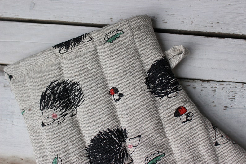Mother/'s day gift for baker Linen Glove for him Kitchen accessories for her Easter gift for the cook Kitchen gloves with Hedgehog