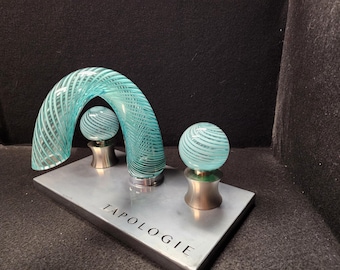 Blauwe spiraalvormige glazen kraan Lagoon | 8" wijdverspreide kranenset | Limited Final Edition | Functionele kunst | Moderne badkamerarmatuur